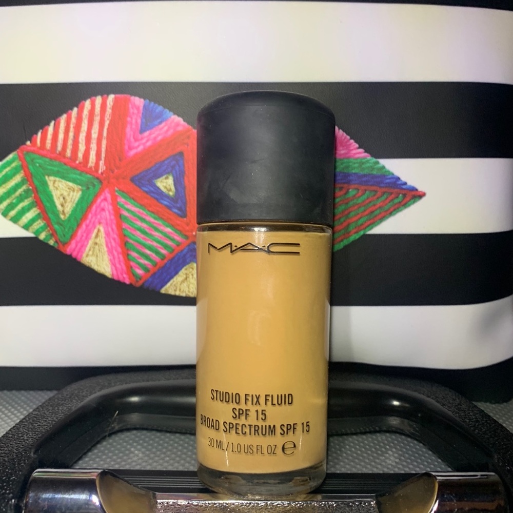 MAC Studio Fix Fluid Foundation - NC40